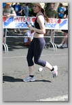 K&H Olimpiai Marathon és félmaraton váltó futás Budapest képek 5. fotók futó lány