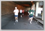 K&H Olimpiai Marathon és félmaraton váltó futás Budapest képek 5. fotók futás a híd alatt