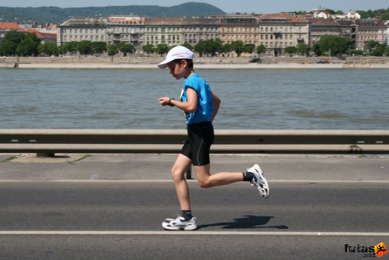 K&H Olimpiai Maraton és félmaraton váltó futás Budapest képek 1. fotók maraton_0981.jpg maraton_0981.jpg
