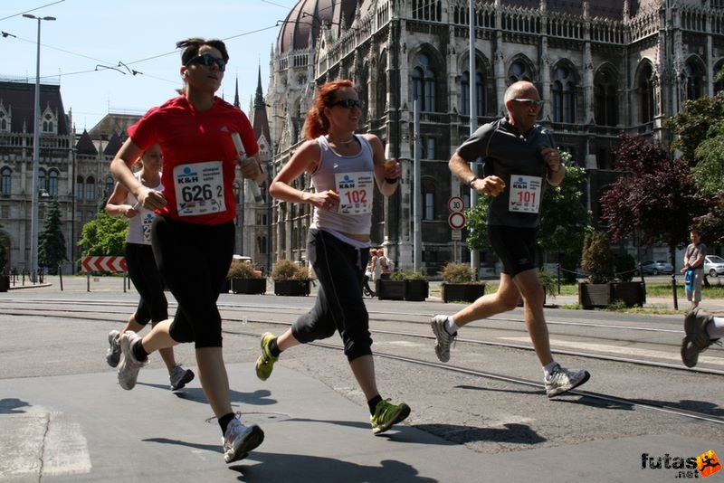 K&H Maraton és félmaraton váltó maraton_1081.jpg maraton_1081.jpg K&H Olimpiai Maraton és félmaraton váltó futás Budapest képek 2. fotók maraton_1081.jpg maraton_1081.jpg