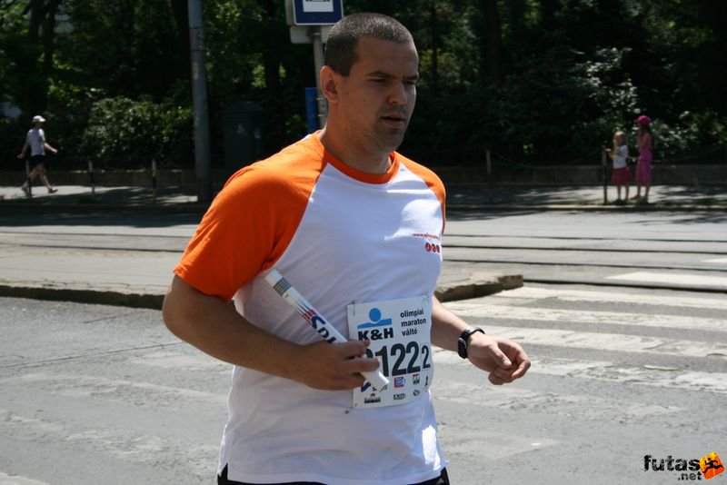 K&H Maraton és félmaraton váltó maraton_1083.jpg maraton_1083.jpg K&H Olimpiai Maraton és félmaraton váltó futás Budapest képek 2. fotók maraton_1083.jpg maraton_1083.jpg