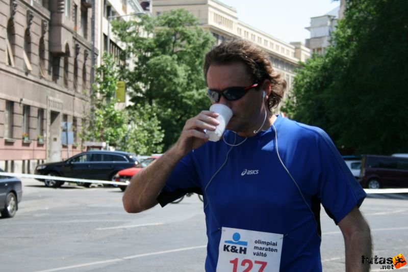 K&H Maraton és félmaraton váltó maraton_1087.jpg maraton_1087.jpg K&H Olimpiai Maraton és félmaraton váltó futás Budapest képek 2. fotók maraton_1087.jpg maraton_1087.jpg