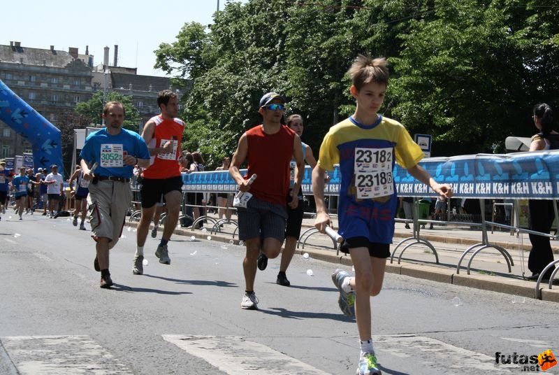K&H Maraton és félmaraton váltó maraton_1091.jpg maraton_1091.jpg K&H Olimpiai Maraton és félmaraton váltó futás Budapest képek 2. fotók maraton_1091.jpg maraton_1091.jpg