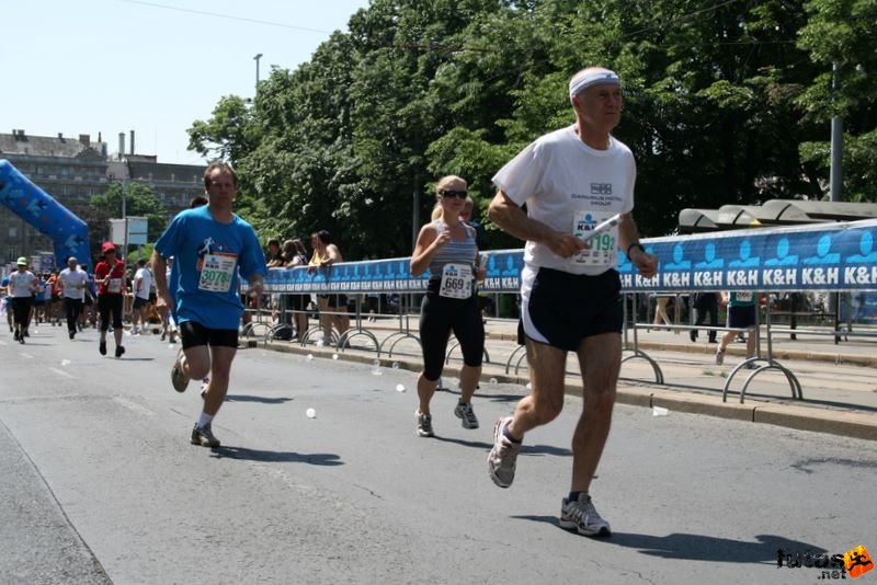 K&H Maraton és félmaraton váltó maraton_1093.jpg maraton_1093.jpg K&H Olimpiai Maraton és félmaraton váltó futás Budapest képek 2. fotók maraton_1093.jpg maraton_1093.jpg