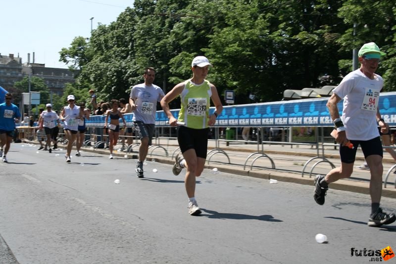 K&H Maraton és félmaraton váltó maraton_1096.jpg maraton_1096.jpg K&H Olimpiai Maraton és félmaraton váltó futás Budapest képek 2. fotók maraton_1096.jpg maraton_1096.jpg