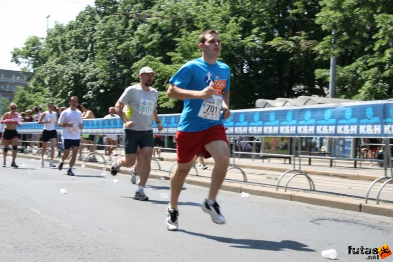 K&H Maraton és félmaraton váltó maraton_1098.jpg maraton_1098.jpg K&H Olimpiai Maraton és félmaraton váltó futás Budapest képek 2. fotók maraton_1098.jpg maraton_1098.jpg