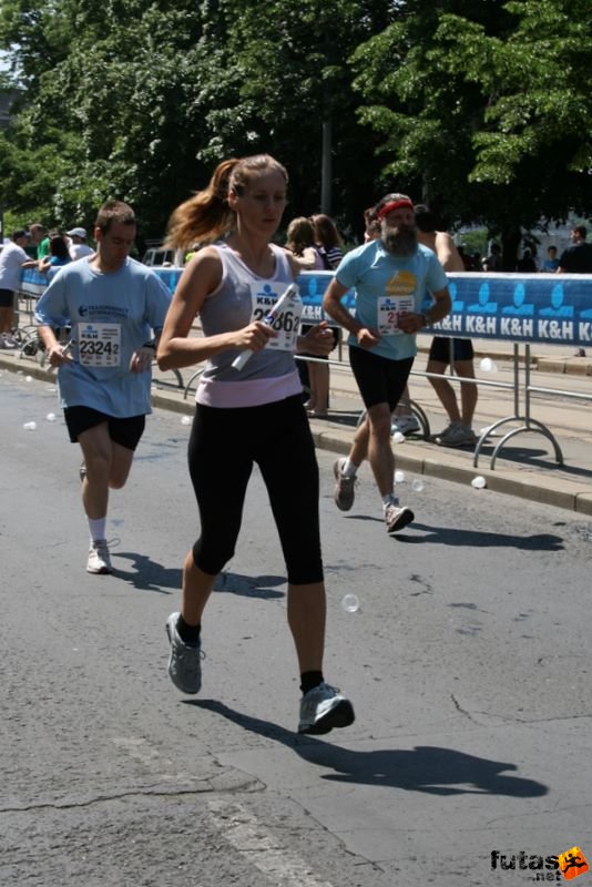 K&H Maraton és félmaraton váltó maraton_1101.jpg maraton_1101.jpg K&H Olimpiai Maraton és félmaraton váltó futás Budapest képek 2. fotók maraton_1101.jpg maraton_1101.jpg