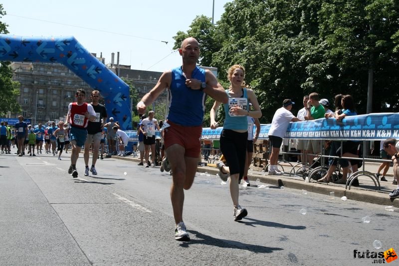 K&H Maraton és félmaraton váltó maraton_1104.jpg maraton_1104.jpg K&H Olimpiai Maraton és félmaraton váltó futás Budapest képek 2. fotók maraton_1104.jpg maraton_1104.jpg