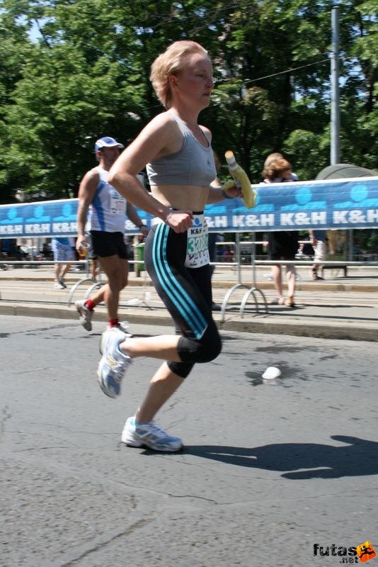 K&H Maraton és félmaraton váltó maraton_1105.jpg maraton_1105.jpg K&H Olimpiai Maraton és félmaraton váltó futás Budapest képek 2. fotók maraton_1105.jpg maraton_1105.jpg