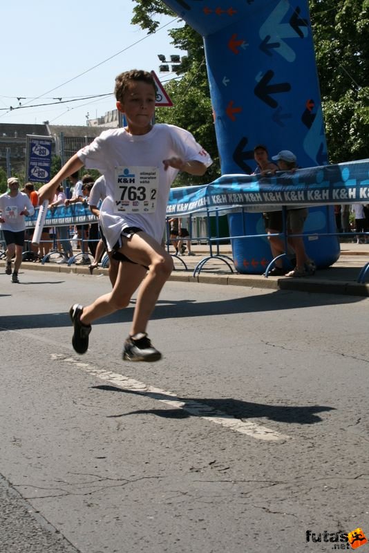 K&H Maraton és félmaraton váltó maraton_1109.jpg maraton_1109.jpg K&H Olimpiai Maraton és félmaraton váltó futás Budapest képek 2. fotók maraton_1109.jpg maraton_1109.jpg