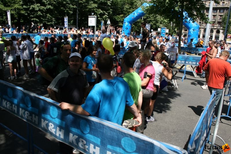 K&H Maraton és félmaraton váltó maraton_1111.jpg maraton_1111.jpg K&H Olimpiai Maraton és félmaraton váltó futás Budapest képek 2. fotók maraton_1111.jpg maraton_1111.jpg