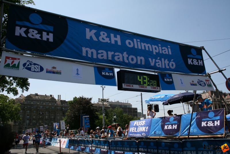 K&H Maraton és félmaraton váltó maraton_1113.jpg maraton_1113.jpg K&H Olimpiai Maraton és félmaraton váltó futás Budapest képek 2. fotók maraton_1113.jpg maraton_1113.jpg
