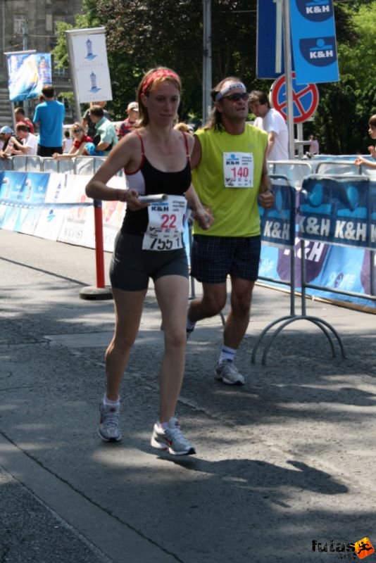 K&H Maraton és félmaraton váltó maraton_1116.jpg maraton_1116.jpg K&H Olimpiai Maraton és félmaraton váltó futás Budapest képek 2. fotók maraton_1116.jpg maraton_1116.jpg