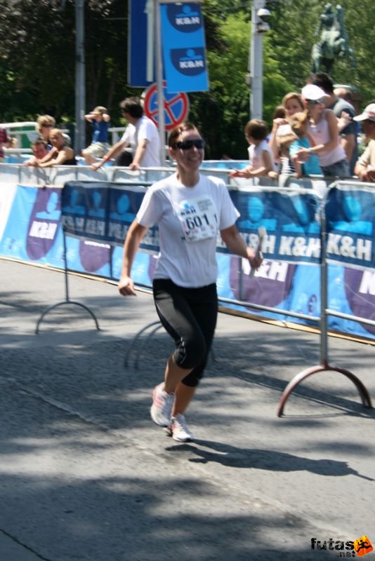 K&H Maraton és félmaraton váltó maraton_1117.jpg maraton_1117.jpg K&H Olimpiai Maraton és félmaraton váltó futás Budapest képek 2. fotók maraton_1117.jpg maraton_1117.jpg