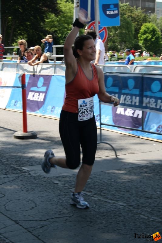 K&H Maraton és félmaraton váltó maraton_1120.jpg Chino K&H Olimpiai Maraton és félmaraton váltó futás Budapest képek 2. fotók maraton_1120.jpg Chino
