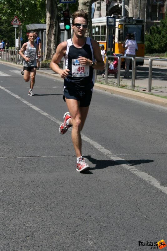 K&H Maraton és félmaraton váltó maraton_1126.jpg krisz a félmaraton győztese K&H Olimpiai Maraton és félmaraton váltó futás Budapest képek 2. fotók maraton_1126.jpg krisz a félmaraton győztese