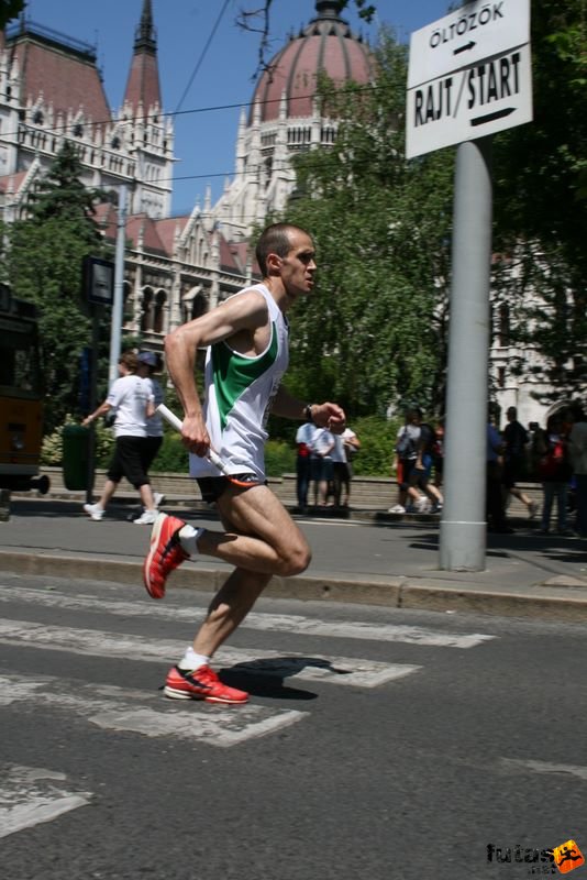 K&H Maraton és félmaraton váltó maraton_1127.jpg maraton_1127.jpg K&H Olimpiai Maraton és félmaraton váltó futás Budapest képek 2. fotók maraton_1127.jpg maraton_1127.jpg