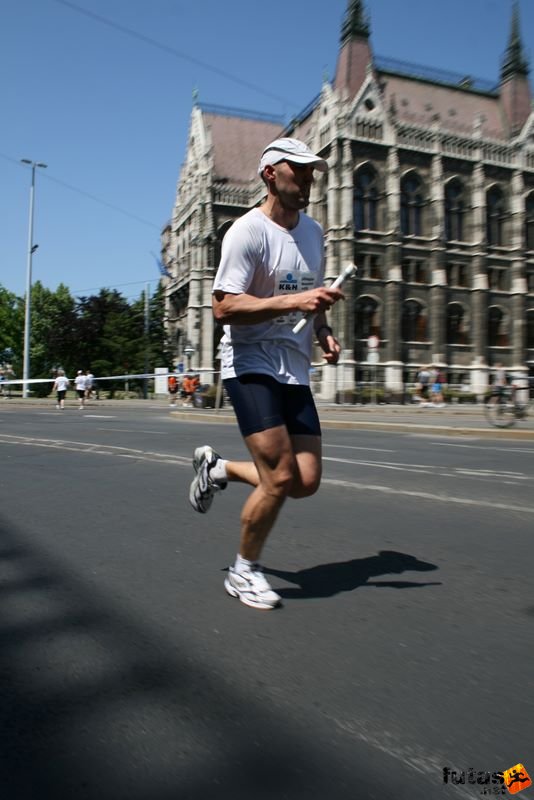K&H Maraton és félmaraton váltó maraton_1129.jpg maraton_1129.jpg K&H Olimpiai Maraton és félmaraton váltó futás Budapest képek 2. fotók maraton_1129.jpg maraton_1129.jpg