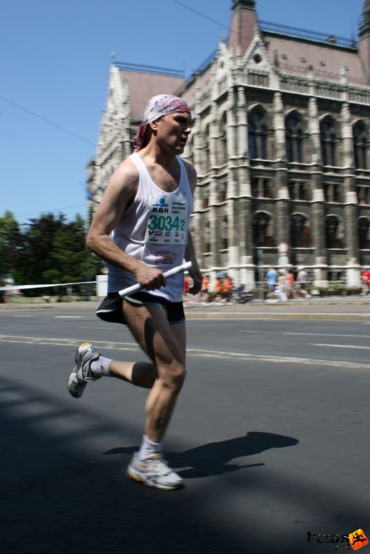 K&H Maraton és félmaraton váltó maraton_1130.jpg Gyuró Team K&H Olimpiai Maraton és félmaraton váltó futás Budapest képek 2. fotók maraton_1130.jpg Gyuró Team