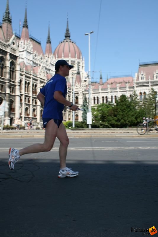 K&H Maraton és félmaraton váltó maraton_1132.jpg maraton_1132.jpg K&H Olimpiai Maraton és félmaraton váltó futás Budapest képek 2. fotók maraton_1132.jpg maraton_1132.jpg