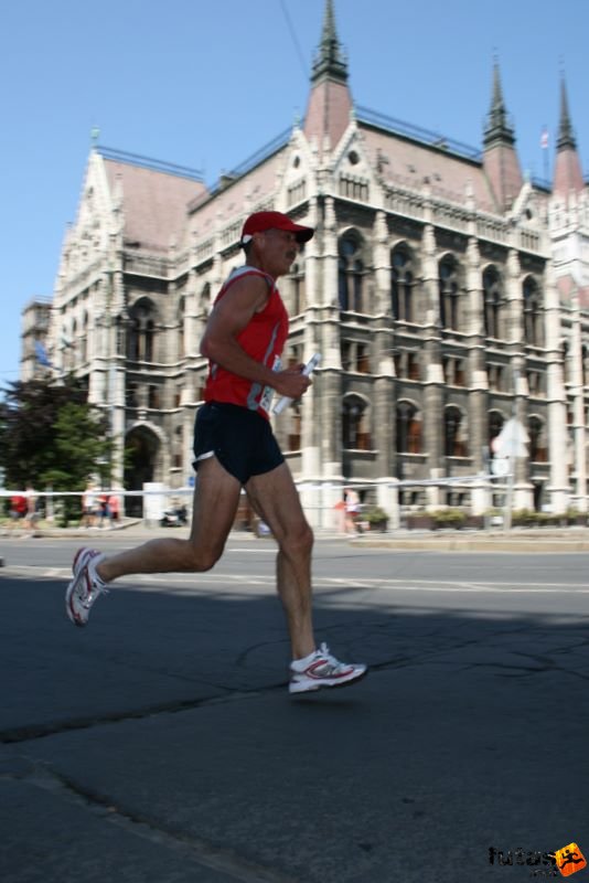 K&H Maraton és félmaraton váltó maraton_1134.jpg maraton_1134.jpg K&H Olimpiai Maraton és félmaraton váltó futás Budapest képek 2. fotók maraton_1134.jpg maraton_1134.jpg