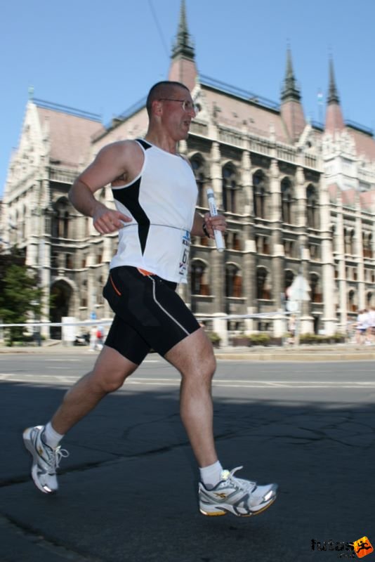 K&H Maraton és félmaraton váltó maraton_1135.jpg maraton_1135.jpg K&H Olimpiai Maraton és félmaraton váltó futás Budapest képek 2. fotók maraton_1135.jpg maraton_1135.jpg