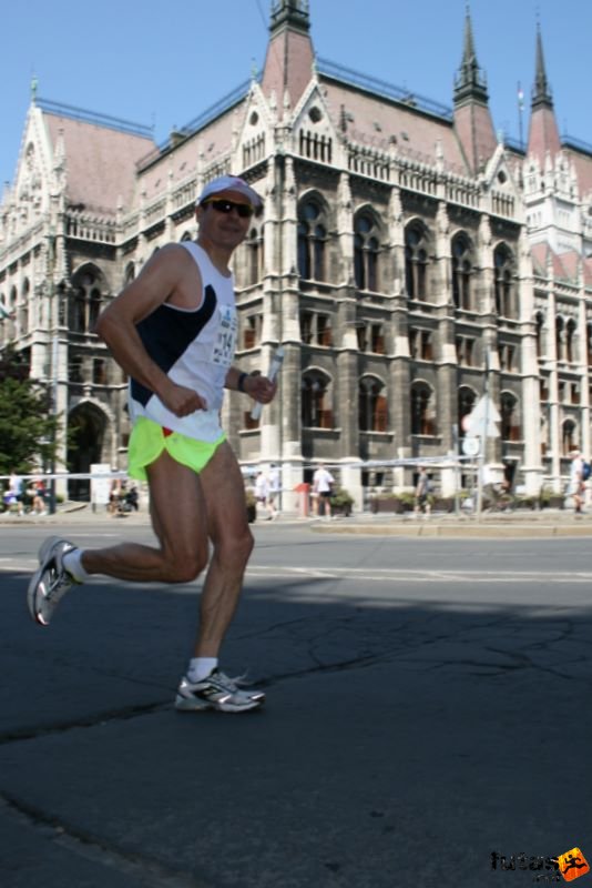K&H Maraton és félmaraton váltó maraton_1136.jpg maraton_1136.jpg K&H Olimpiai Maraton és félmaraton váltó futás Budapest képek 2. fotók maraton_1136.jpg maraton_1136.jpg