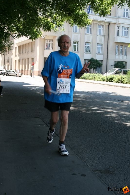 K&H Maraton és félmaraton váltó maraton_1138.jpg maraton_1138.jpg K&H Olimpiai Maraton és félmaraton váltó futás Budapest képek 2. fotók maraton_1138.jpg maraton_1138.jpg