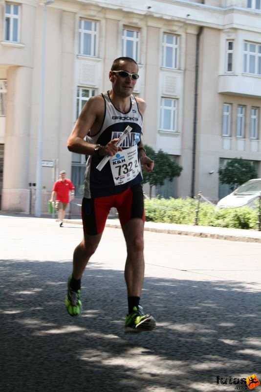 K&H Maraton és félmaraton váltó maraton_1140.jpg maraton_1140.jpg K&H Olimpiai Maraton és félmaraton váltó futás Budapest képek 2. fotók maraton_1140.jpg maraton_1140.jpg