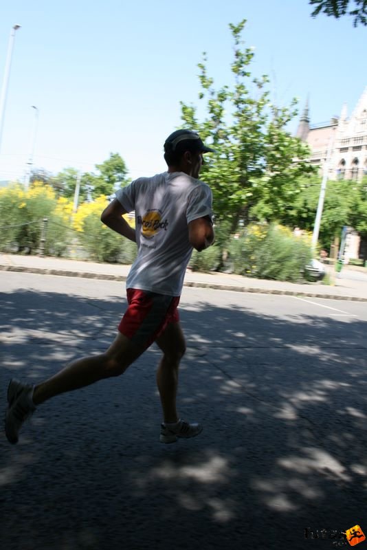 K&H Maraton és félmaraton váltó maraton_1142.jpg maraton_1142.jpg K&H Olimpiai Maraton és félmaraton váltó futás Budapest képek 2. fotók maraton_1142.jpg maraton_1142.jpg