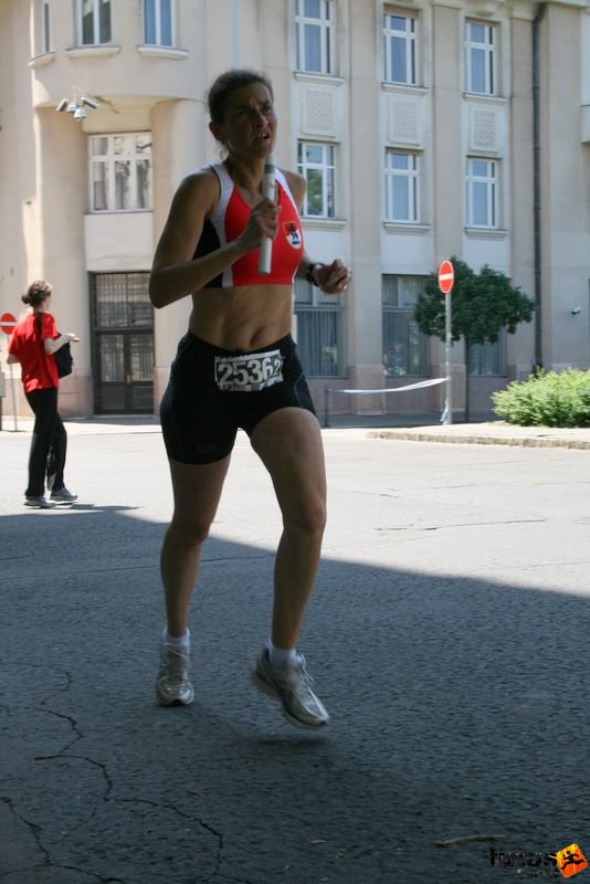 K&H Maraton és félmaraton váltó maraton_1144.jpg maraton_1144.jpg K&H Olimpiai Maraton és félmaraton váltó futás Budapest képek 2. fotók maraton_1144.jpg maraton_1144.jpg