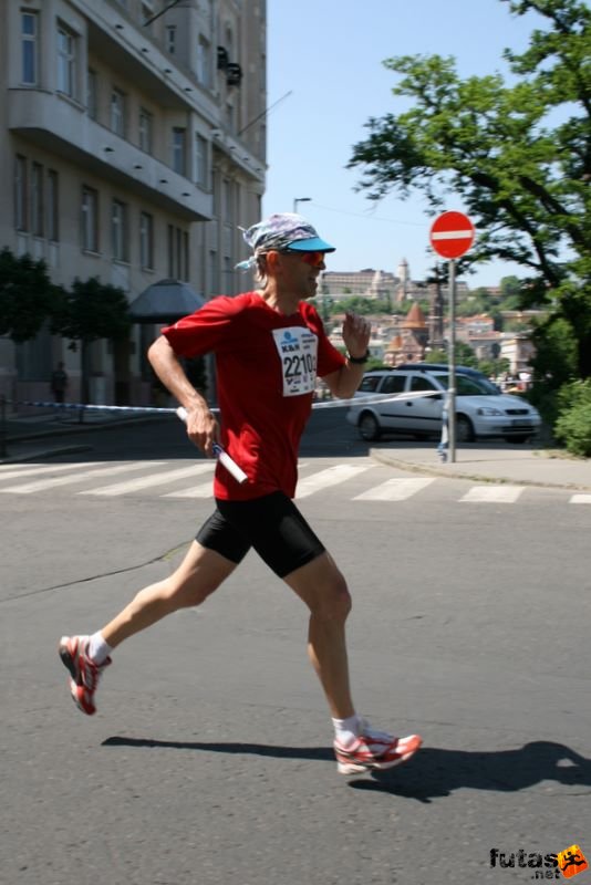 K&H Maraton és félmaraton váltó maraton_1148.jpg maraton_1148.jpg K&H Olimpiai Maraton és félmaraton váltó futás Budapest képek 2. fotók maraton_1148.jpg maraton_1148.jpg