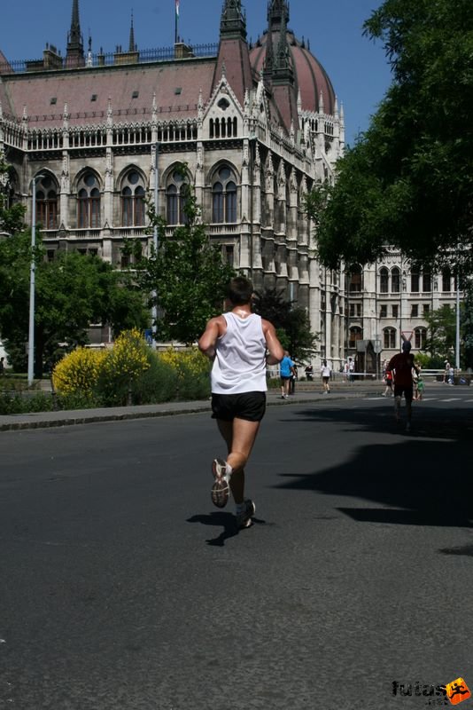 K&H Maraton és félmaraton váltó maraton_1149.jpg maraton_1149.jpg K&H Olimpiai Maraton és félmaraton váltó futás Budapest képek 2. fotók maraton_1149.jpg maraton_1149.jpg