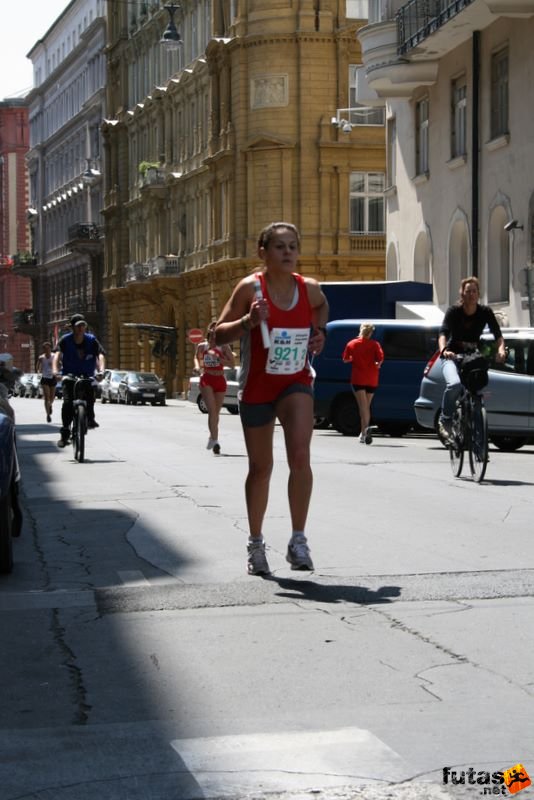 K&H Olimpiai Maraton és félmaraton váltó futás Budapest képek 2. fotók maraton_1150.jpg Zita