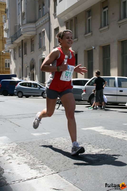 K&H Olimpiai Maraton és félmaraton váltó futás Budapest képek 2. fotók maraton_1151.jpg Zita
