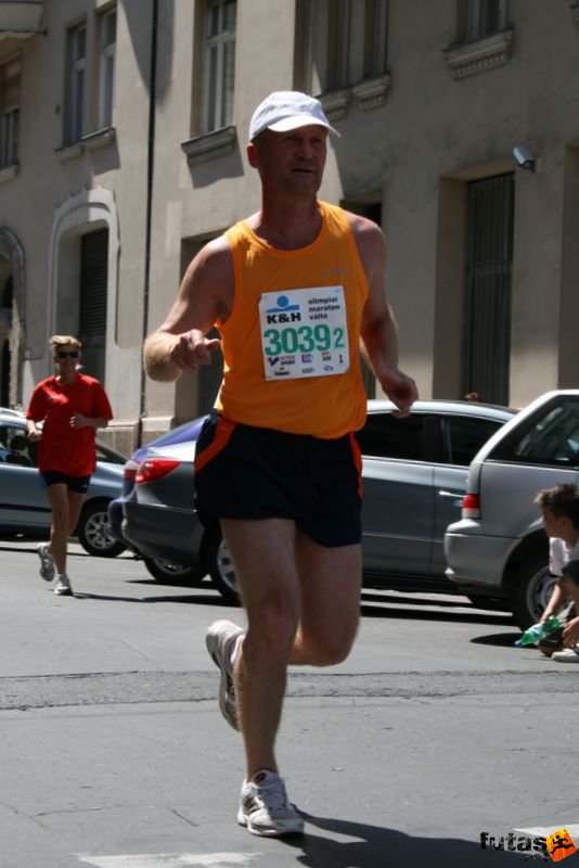 K&H Maraton és félmaraton váltó maraton_1153.jpg maraton_1153.jpg K&H Olimpiai Maraton és félmaraton váltó futás Budapest képek 2. fotók maraton_1153.jpg maraton_1153.jpg
