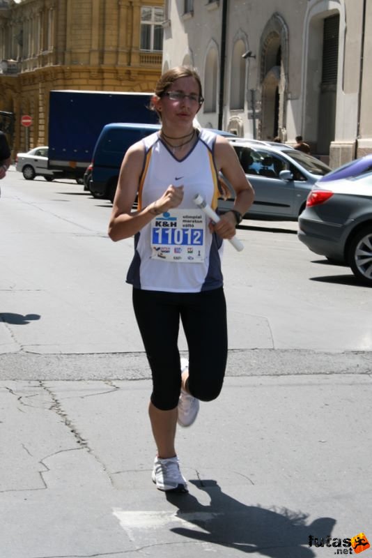 K&H Maraton és félmaraton váltó maraton_1156.jpg maraton_1156.jpg K&H Olimpiai Maraton és félmaraton váltó futás Budapest képek 2. fotók maraton_1156.jpg maraton_1156.jpg