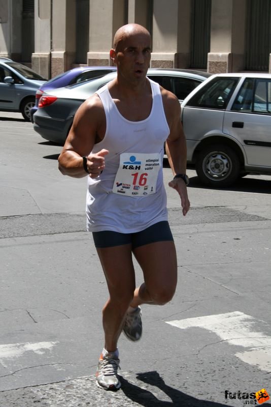 K&H Maraton és félmaraton váltó maraton_1158.jpg maraton_1158.jpg K&H Olimpiai Maraton és félmaraton váltó futás Budapest képek 2. fotók maraton_1158.jpg maraton_1158.jpg