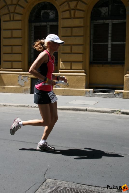 K&H Maraton és félmaraton váltó maraton_1171.jpg maraton_1171.jpg K&H Olimpiai Maraton és félmaraton váltó futás Budapest képek 2. fotók maraton_1171.jpg maraton_1171.jpg
