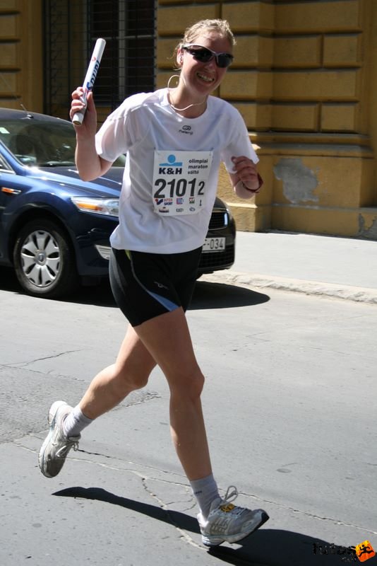 K&H Maraton és félmaraton váltó maraton_1172.jpg Ori Futómag futócsapat K&H Olimpiai Maraton és félmaraton váltó futás Budapest képek 2. fotók maraton_1172.jpg Ori Futómag futócsapat