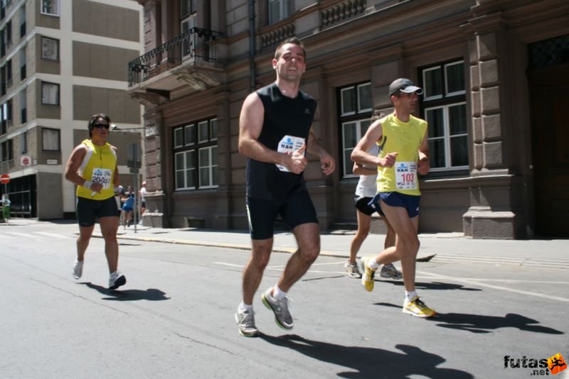 K&H Maraton és félmaraton váltó maraton_1176.jpg maraton_1176.jpg K&H Olimpiai Maraton és félmaraton váltó futás Budapest képek 2. fotók maraton_1176.jpg maraton_1176.jpg