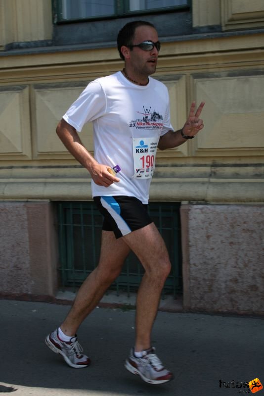 K&H Maraton és félmaraton váltó maraton_1185.jpg félmaraton futó K&H Olimpiai Maraton és félmaraton váltó futás Budapest képek 2. fotók maraton_1185.jpg félmaraton futó