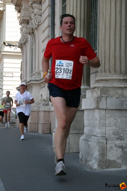 K&H Maraton és félmaraton váltó maraton_1189.jpg Zoozoo Alpin Club K&H Olimpiai Maraton és félmaraton váltó futás Budapest képek 2. fotók maraton_1189.jpg Zoozoo Alpin Club