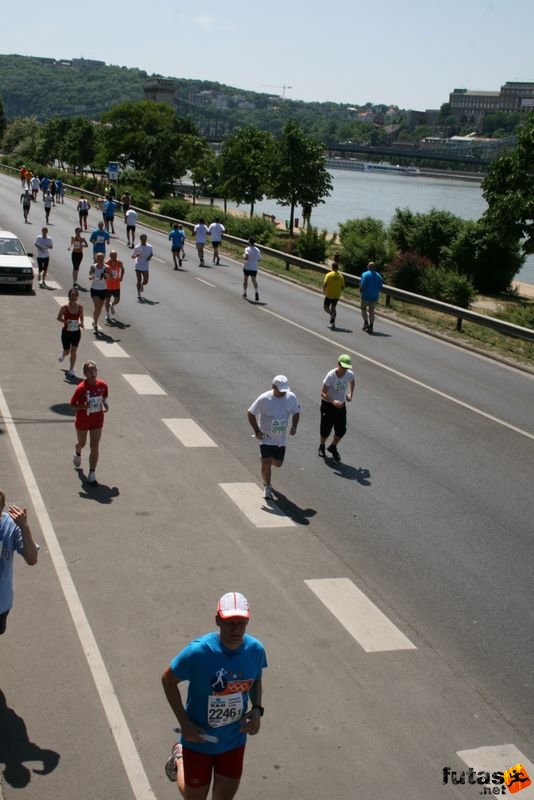 K&H Maraton és félmaraton váltó maraton_1192.jpg futás a pesti rakparton K&H Olimpiai Maraton és félmaraton váltó futás Budapest képek 2. fotók maraton_1192.jpg futás a pesti rakparton