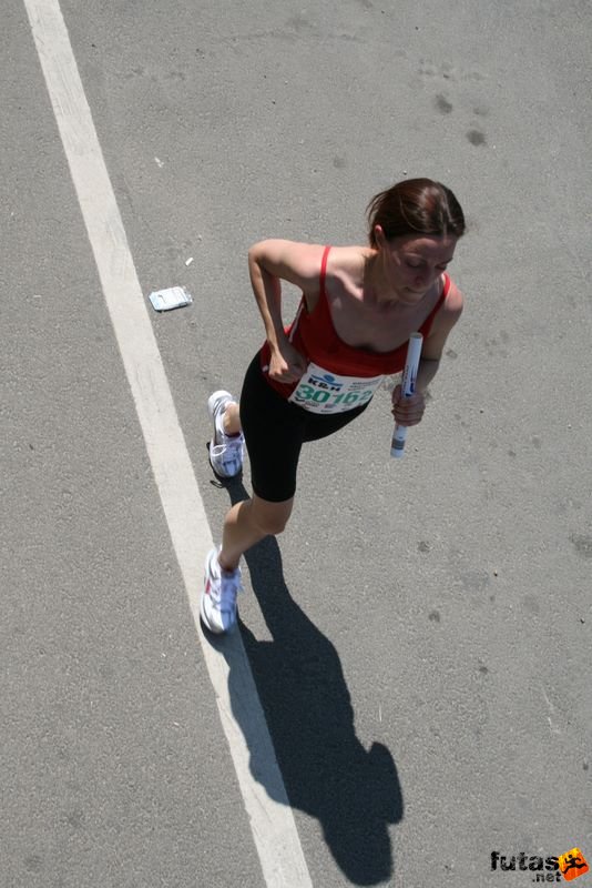 K&H Maraton és félmaraton váltó maraton_1193.jpg maraton_1193.jpg K&H Olimpiai Maraton és félmaraton váltó futás Budapest képek 2. fotók maraton_1193.jpg maraton_1193.jpg