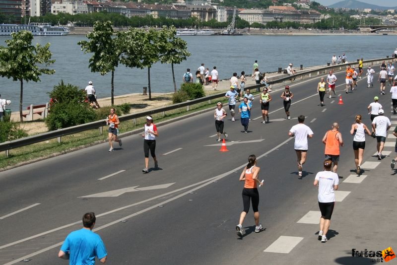 K&H Olimpiai Maraton és félmaraton váltó futás Budapest képek 2. fotók maraton_1195.jpg futás a pesti dunai rakparton