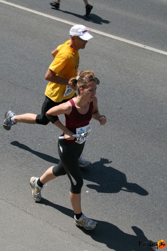 K&H Maraton és félmaraton váltó maraton_1198.jpg maraton_1198.jpg K&H Olimpiai Maraton és félmaraton váltó futás Budapest képek 2. fotók maraton_1198.jpg maraton_1198.jpg
