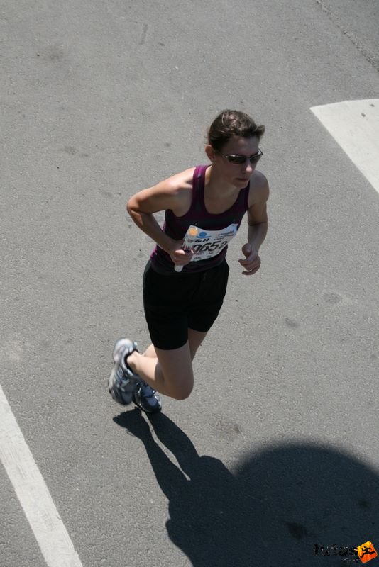 K&H Maraton és félmaraton váltó maraton_1203.jpg maraton_1203.jpg K&H Olimpiai Maraton és félmaraton váltó futás Budapest képek 2. fotók maraton_1203.jpg maraton_1203.jpg