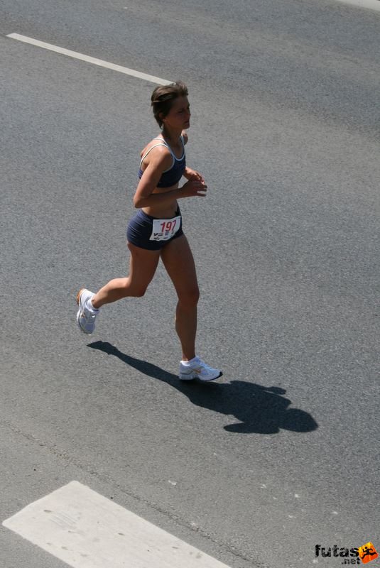 K&H Maraton és félmaraton váltó maraton_1206.jpg maraton_1206.jpg K&H Olimpiai Maraton és félmaraton váltó futás Budapest képek 2. fotók maraton_1206.jpg maraton_1206.jpg
