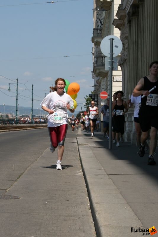 K&H Maraton és félmaraton váltó maraton_1210.jpg maraton_1210.jpg K&H Olimpiai Maraton és félmaraton váltó futás Budapest képek 2. fotók maraton_1210.jpg maraton_1210.jpg